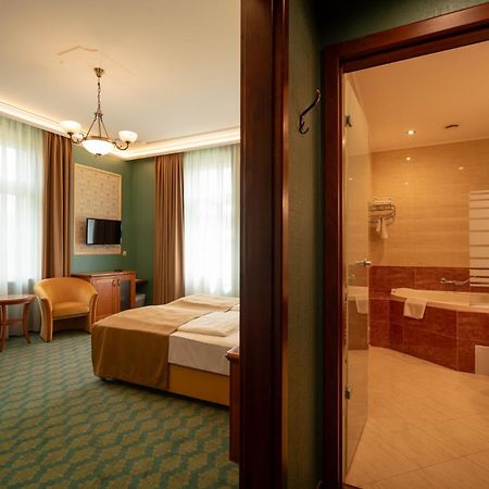 Elizabeth Hotel Gyula Eksteriør billede
